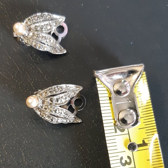 1950's Art Nouveau Style Marcasite Midcentury Vintage Small Silver Tone Earrings - Picture 9 of 11